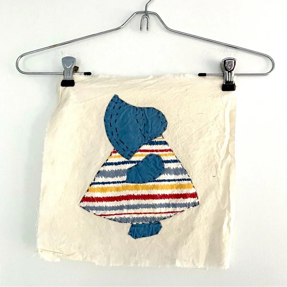 Vintage 40’s floral feedsack bonnet girl handmade quilt square linen